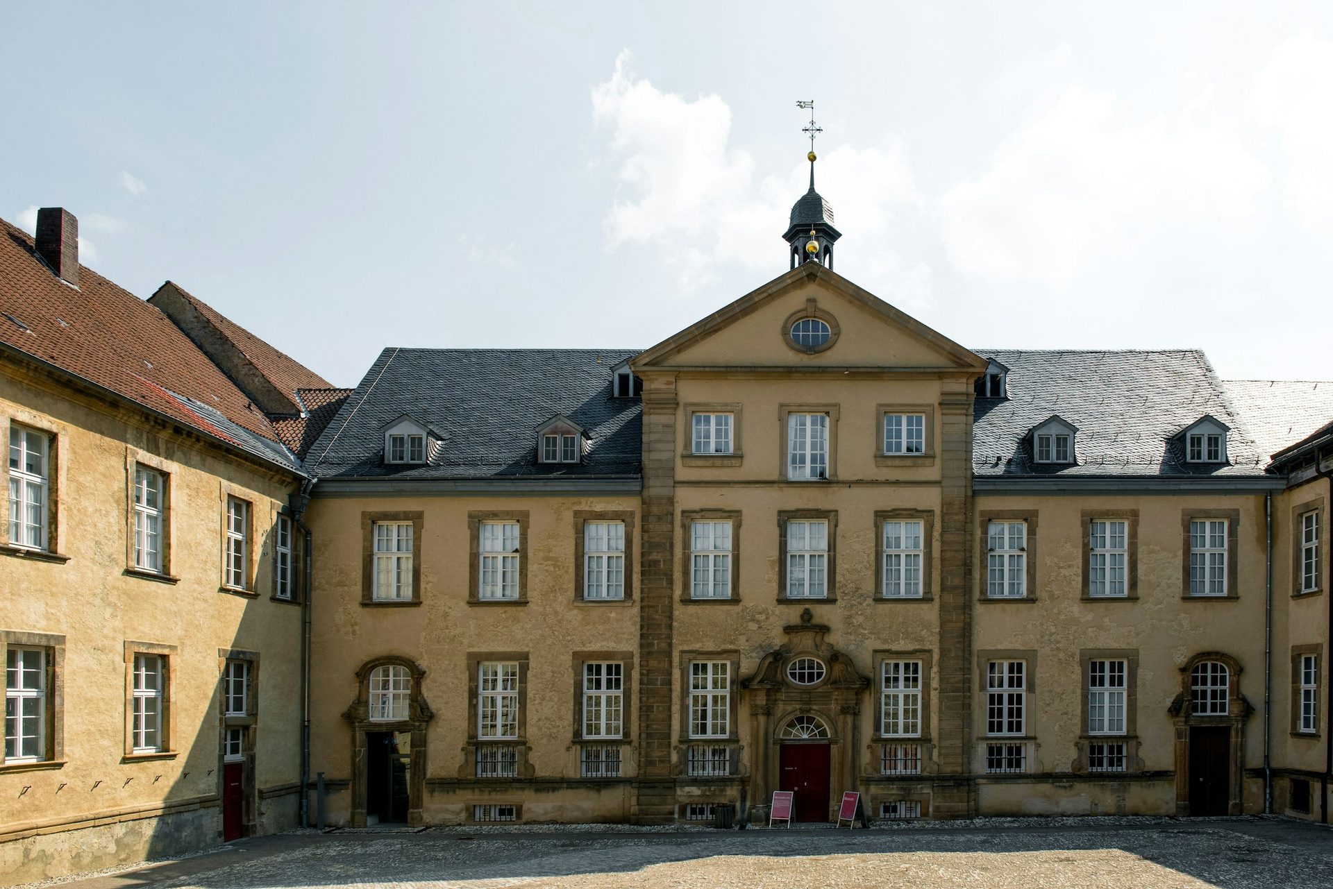 Façade de bâtiment scolaire, illustration de présentation